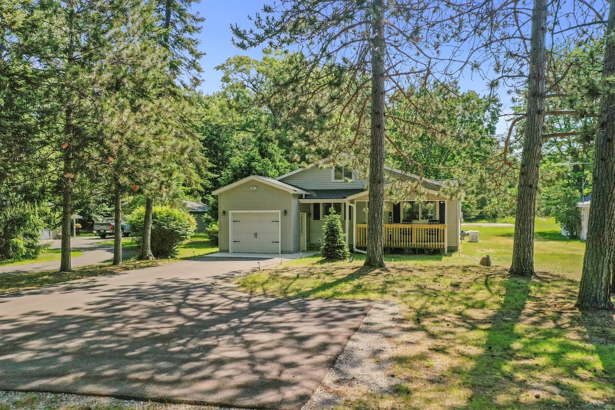 Higgins Lake vacation rental — Higgins Hideout photo 2